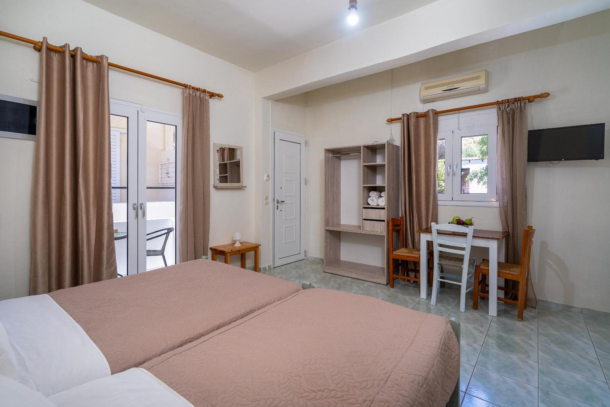 Giant Woman Apartment Tsoutsouros  Bagian luar foto